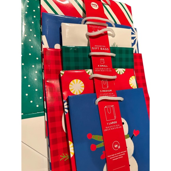 2Sets Hallmark Christmas Gift Bags Assorted Sizes 16 total - Picture 8 of 8